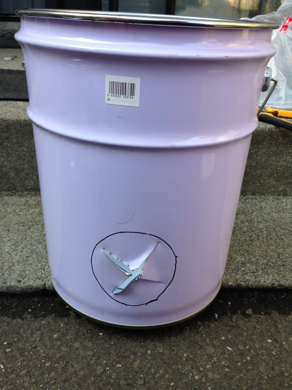 ペール缶に炊き口用の穴開け